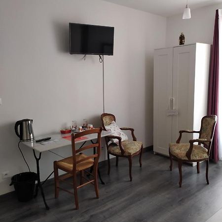 Les Coquelicots Hotel Монруж Екстериор снимка